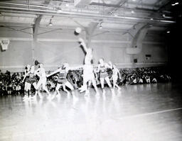 (507-14) Basketball--Action 1960-1961