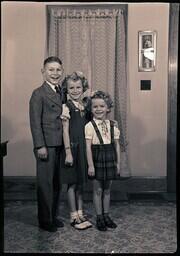 (166-013) Three Children Pose for Portrait