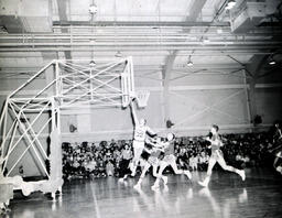 (507-05) Basketball--Action 1960-1961