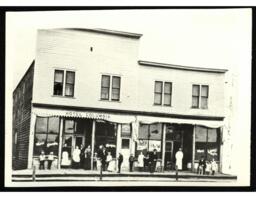 Crowd in front of the Hotel Columbia