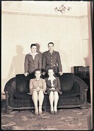 (163-015) Carl Allen Family (4 of 4)