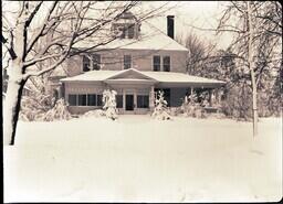 (035-014) Snow-Covered House in Ontonagon (2 of 11)