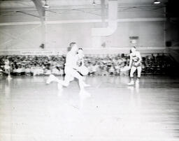 (507-02) Basketball--Action 1960-1961