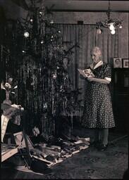 (078-010) Older Woman and Christmas Tree