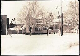 (035-018) Snow-Covered House in Ontonagon (6 of 11)