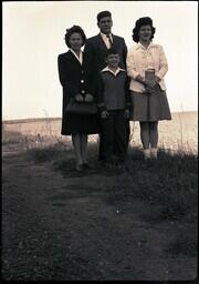 (106-006) Dobbek Family Portrait (1 of 2)