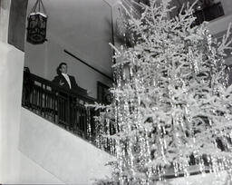 (217-04) Christmas Program in Foyer