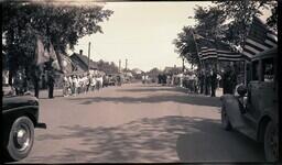 (008-003) Ontonagon Fourth of July Parade Participants Lining Up on Sides of Street