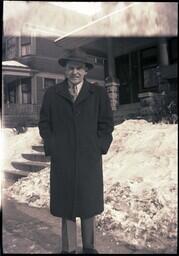 (039-002) Buisness man in front of house