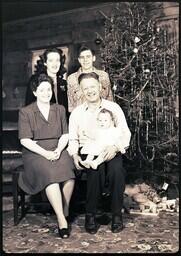 (187-031) Stanley Lewis and Family (1 of 2)