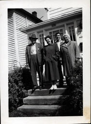 Davidson Group Photo on Front Steps