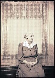 (168-005) Portrait of an old woman in a grey dress