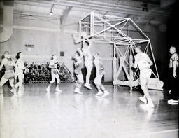 (507-17) Basketball--Action 1960-1961