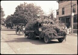 (127-009) Camouflaged Float in Ontonagon 1944 Fourth of July Parade