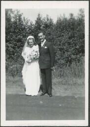 (012-006) Dot and Ben Voss Wedding Portrait