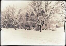 (035-023) Snow-Covered House in Ontonagon (11 of 11)