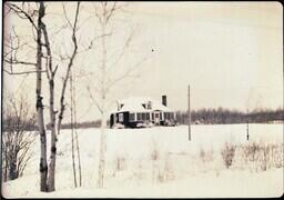 (023-004) House in Snowy Field