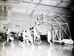 (507-16) Basketball--Action 1960-1961