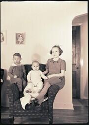 (137-004) Three Serrahn Children