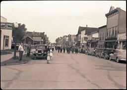 (050-020) Ontonagon Labor Day Parade in Distance