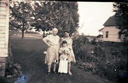 (007-021) Boy and Two Women Posing Outside