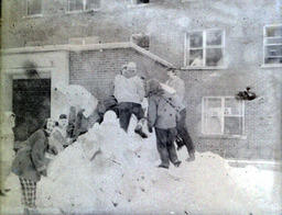 All Events Weekend 1959: Photo of Large Group of People Playing on Snow Mountain