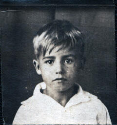 Headshot of Young Tom Ross (1 of 2)