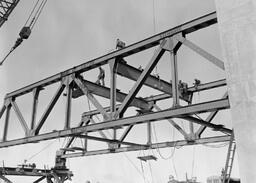 Erecting truss spans for the Mackinac Bridge (2 of 11)