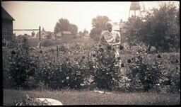 (043-007) Older Woman Showing off her Garden (2 of 2)