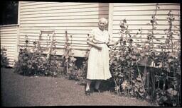 (043-005) Older Woman Showing off her Garden (1 of 2)