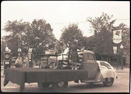 (050-017) Red Cross Ontonagon Labor Day Float (2 of 2)