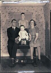 (114-004) Tom O'Brien Family